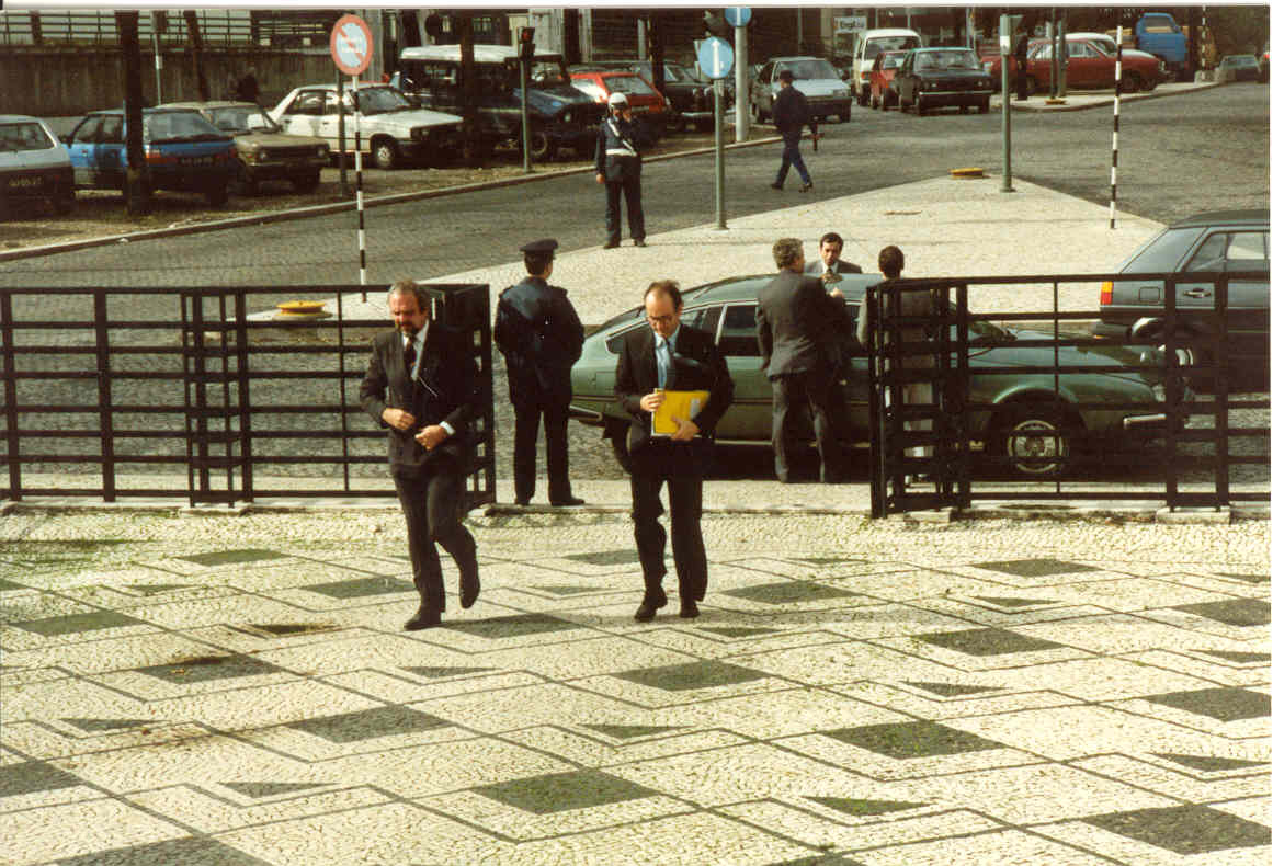 1990, abril